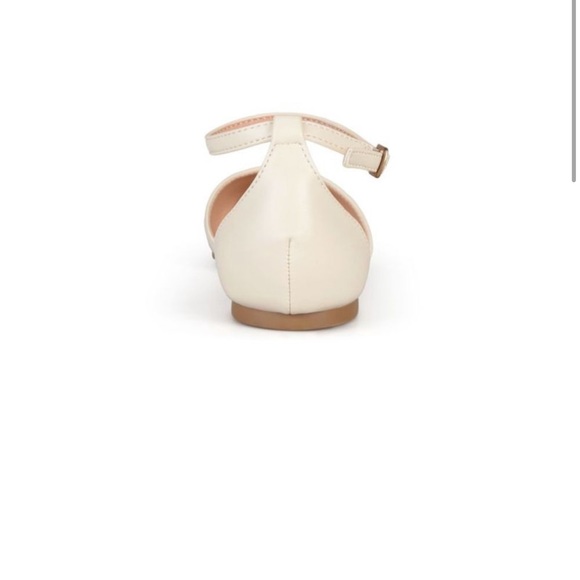 JOURNEE COLLECTION Womens Ivory Padded Reba Pointed Toe Buckle Flats 8.5 NEW - Picture 2 of 6